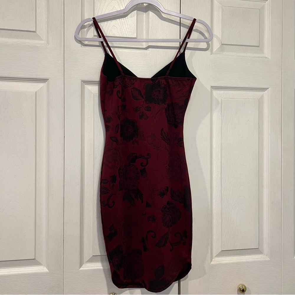 🍏 Seduction Black and Maroon Body Con Dress - Small - Picture 4 of 7